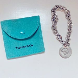Tiffany & Co. Return to Tiffany circle pendant bracelet